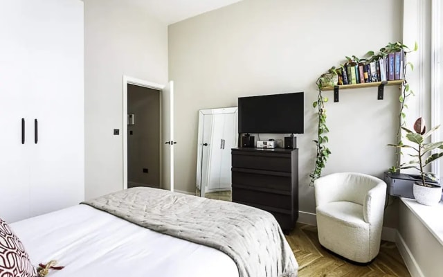 Well-decorated Notting Hill Flat