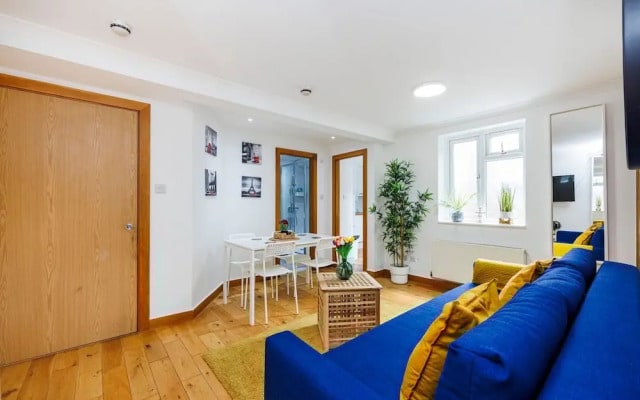 2 Bedroom Charming Magnificent Flat