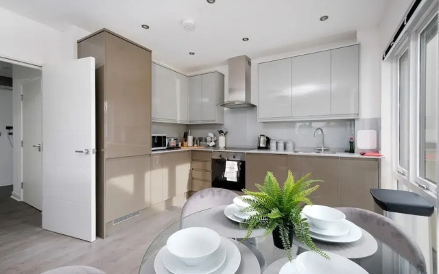 Town Center 2 bed Serviced Apartment 8
