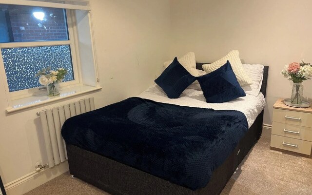 City Centre 1 Bed Sleeps 4 H5