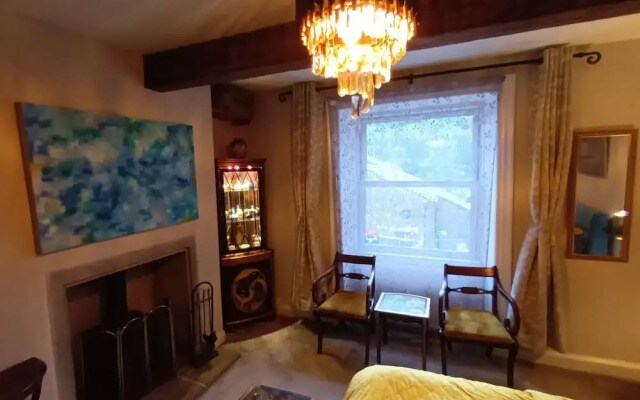 Hebden Bridge - House - Sleeps 8 - Pet Friendly