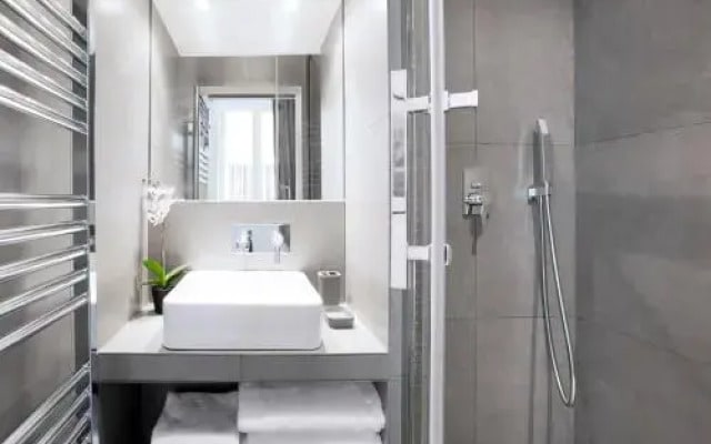 Quiet Apartment in the Center of Paris