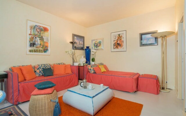 FOCH-CHAMPS ELYSEES Suites