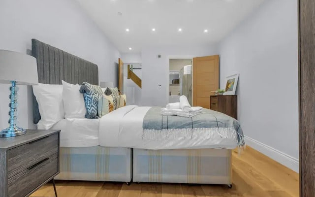 Three Bed Spacious Apartment in Dalston