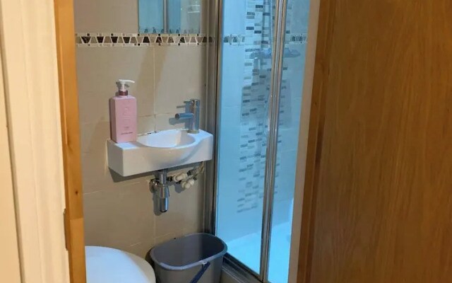 Room-en Suite Room, Finchley, London