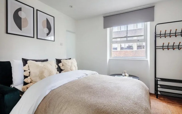 Chic 1BR by Goodge Street Station