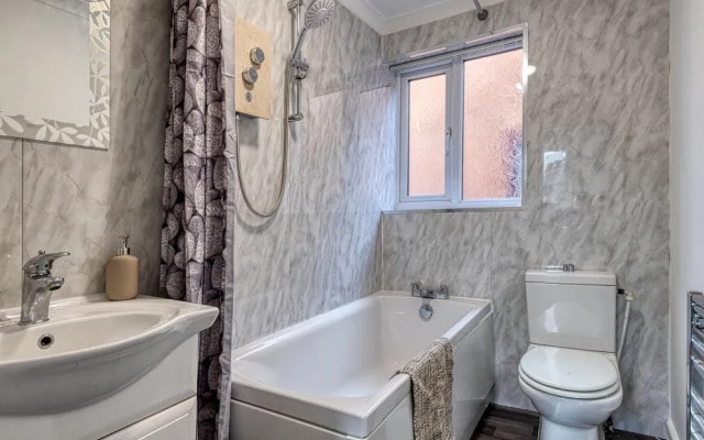 Lovely 3-bed Cosy House in Greater Manchester