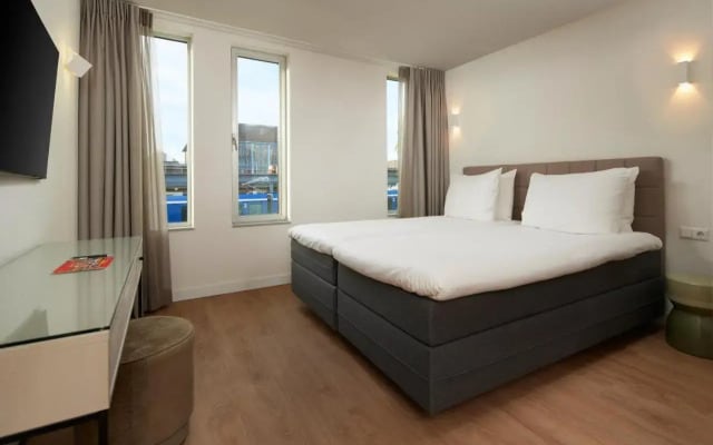 Golden Tulip Amsterdam Art