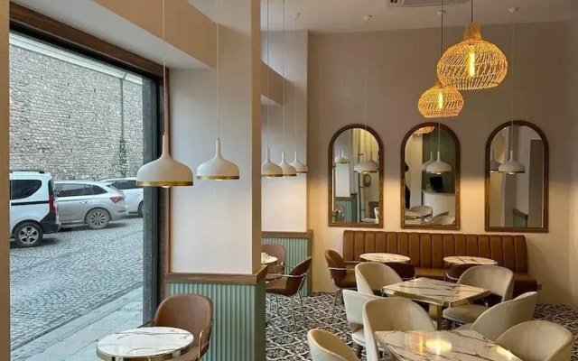 Iris Han Hotel