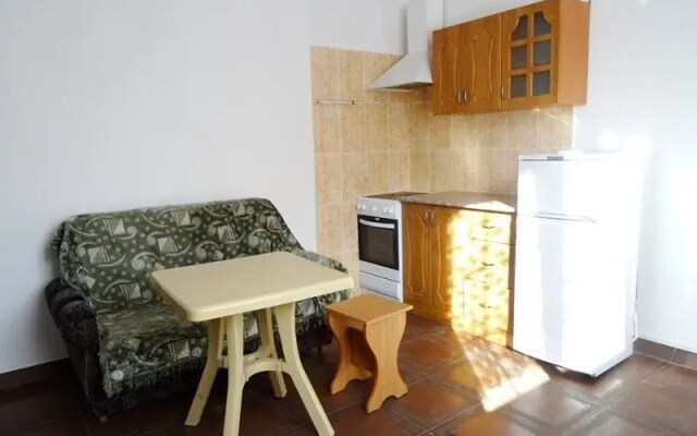 Rodnikovaya 21 V Guest House