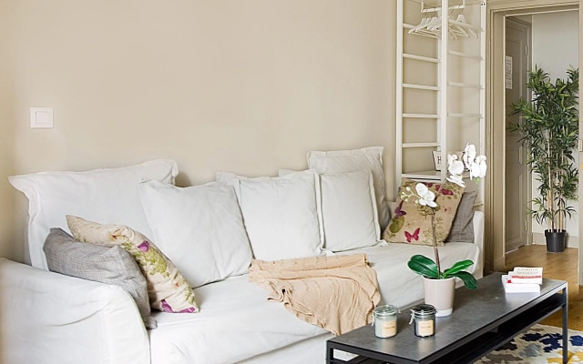 B 823 - Buttes Chaumont - Spacieux appartement