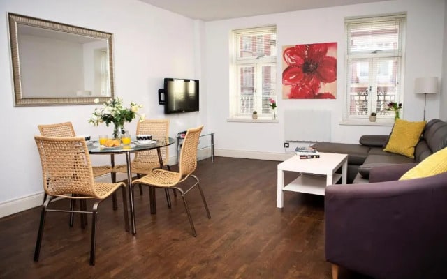 Apartment 2, Trafalgar Square (Second Floor)