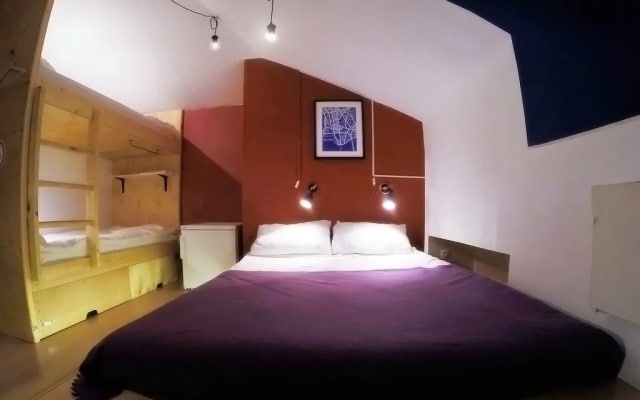 HQ Hostel