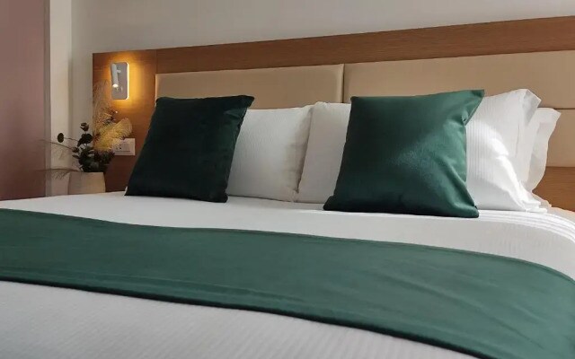 Massimi City Garden Hotel