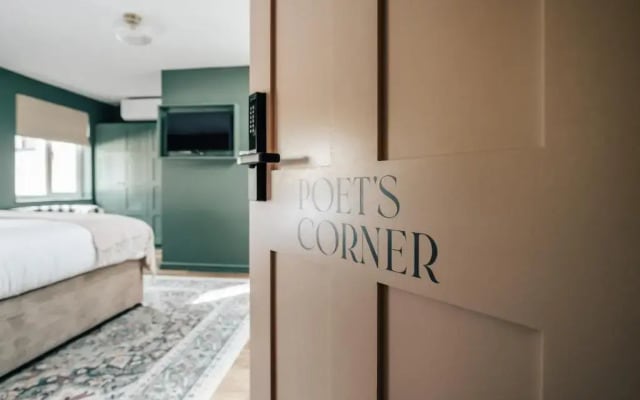 Hermes Hotel by Nestor