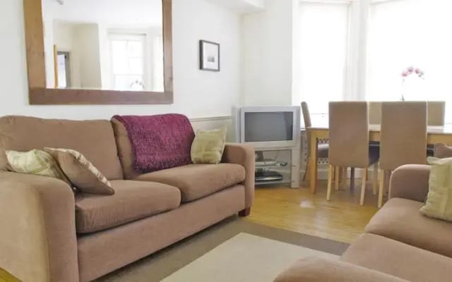 The London Agent - West Kensington III