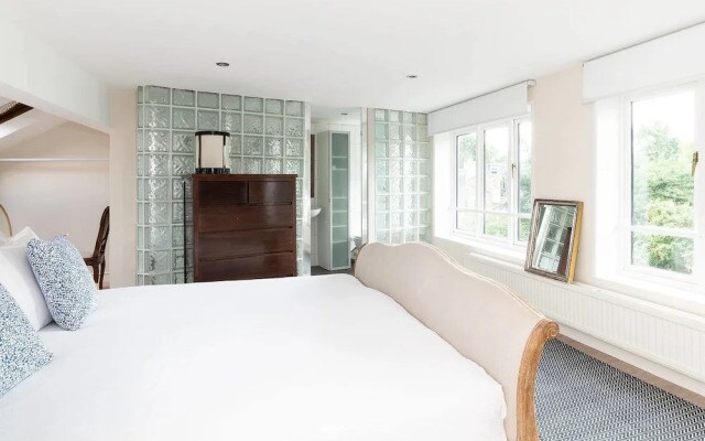 Gorgeous & sleek 4BR house in Hammersmith!