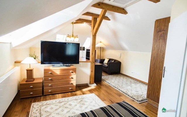 Luxury location, garden and terrace. City Center