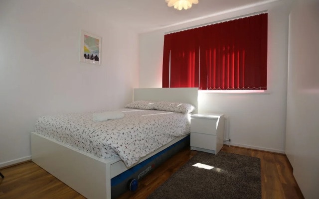 Beautiful 3 Beds House - Thamesmead