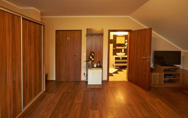 Hotel Horse Riding - Jezdecký Areál Tršice