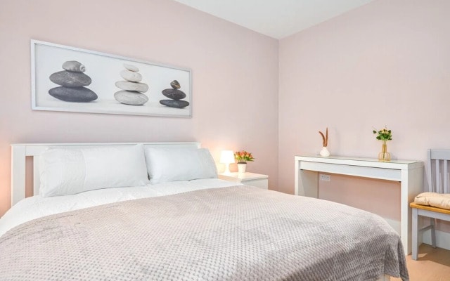 Impeccable 3-bed Apartment in London