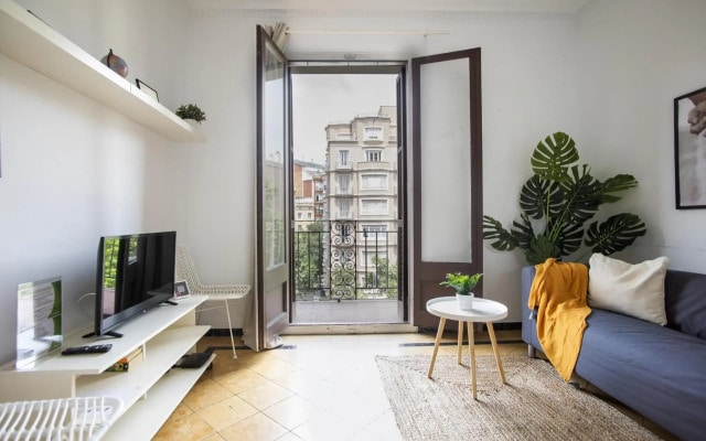 31PAR217 - Mediterranean style apartment