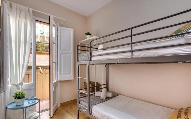 Renovated & Classic 3-Bedroom Sagrada Familia Apt.