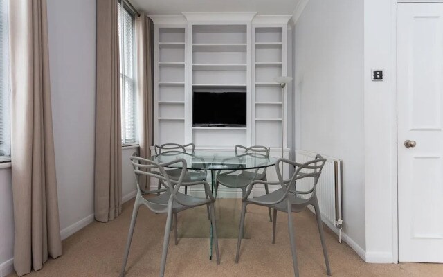 1 Bedroom Flat in Chelsea Sleeps 4