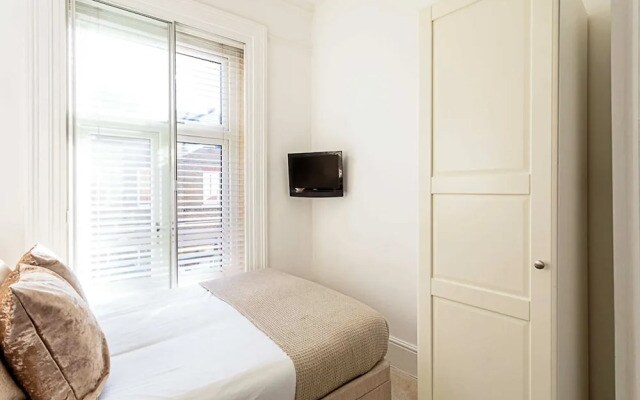 Stylish Apartment In Leafy Richmond