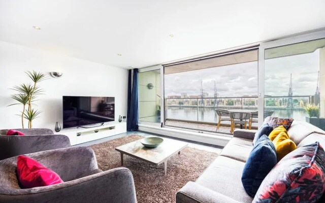 Koks Mews 2 Bed 2 Bath Apartment - ExCeL