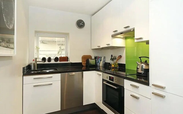 Classic Battersea Home by Clapham Junction Station