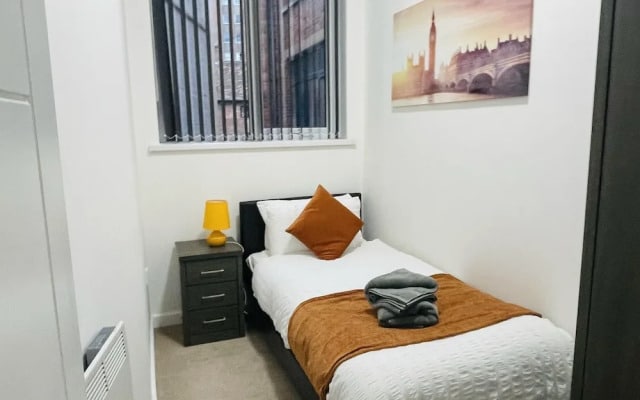 Jungle Themed 2-bed Apartment
