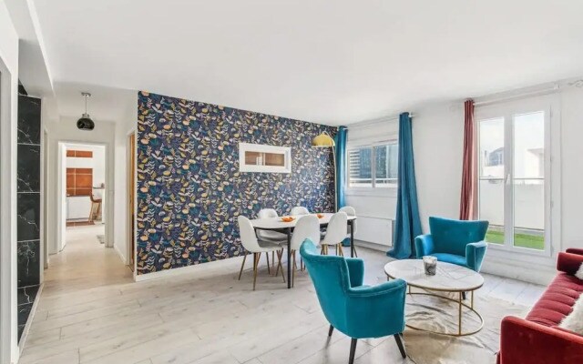 Exceptional Apartment With Terrace - La D Fense