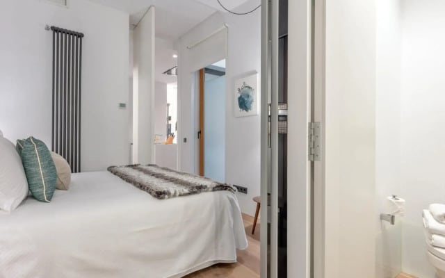 City Center modern apartment for 4 SANTA TERESA II