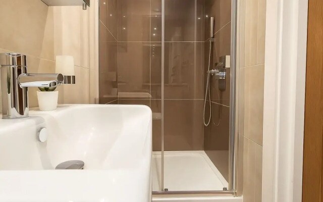 Modern Studio Flat in Hammersmith