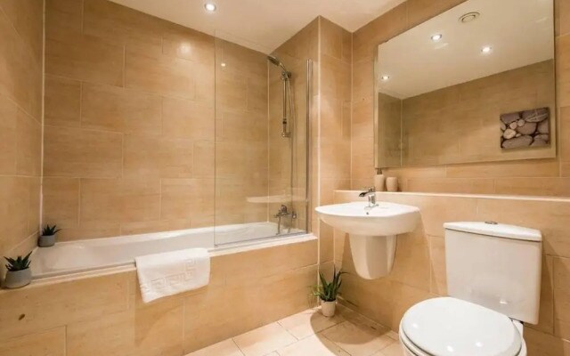 Host Apartments Oldham Place