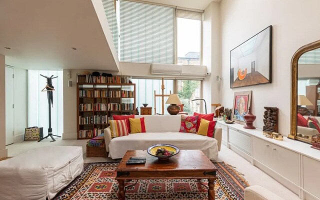 JOIVY Artsy Studio Flat in Fulham near River Thames