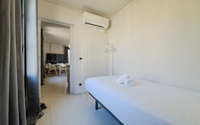 SmartRental Barcelona Ramblas Apartments