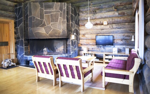 Saarikejo Log Chalet