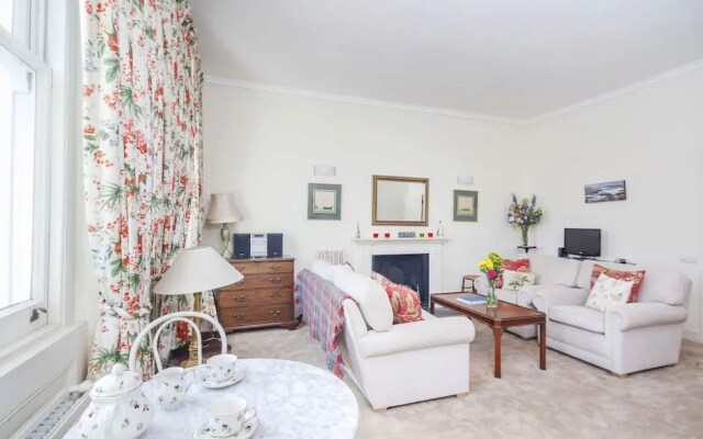 Classic South Kensington Home with Balcony