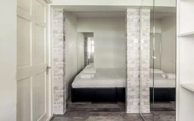Modern Apartment That Sleeps 2