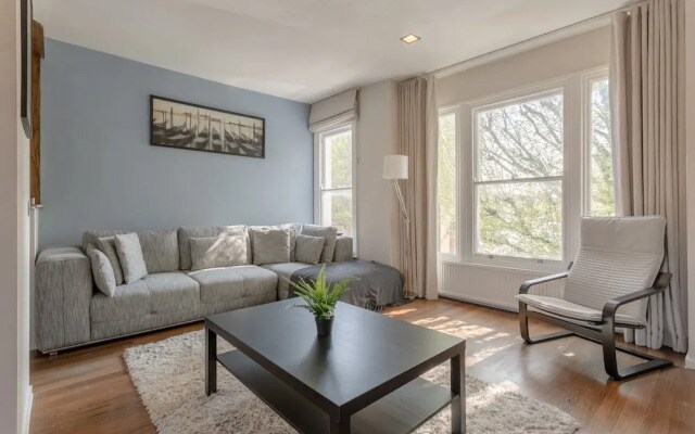 Stunning 2 Bedroom Terrace Flat in Fulham