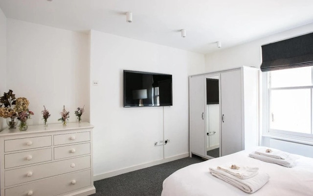 5* Luxury Huge Family 4BR by Hyde Park