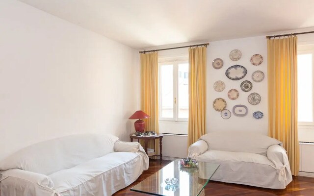 Beautiful Roman Apartment Next To Trevi Fountain