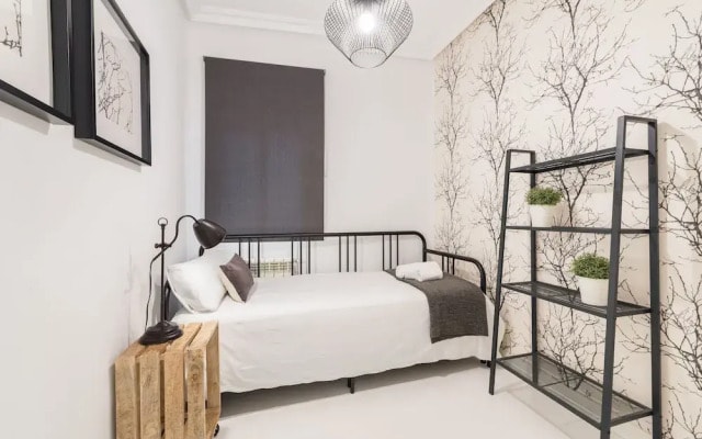 3 Bd Apartment Perfect Location in Plaza de Chueca
