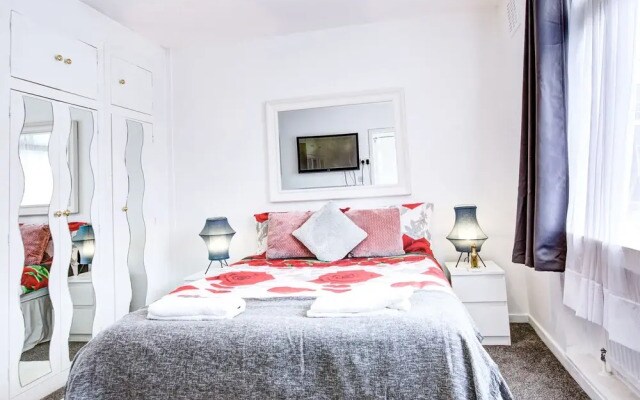 Gorgeous 4 Bedroom House in Central London