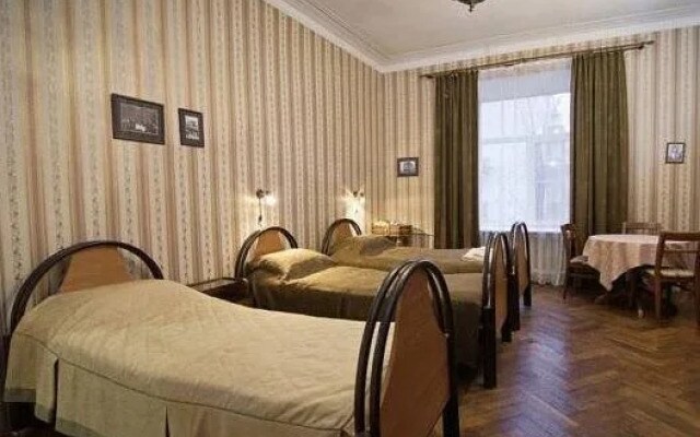 Аврора Петроградская