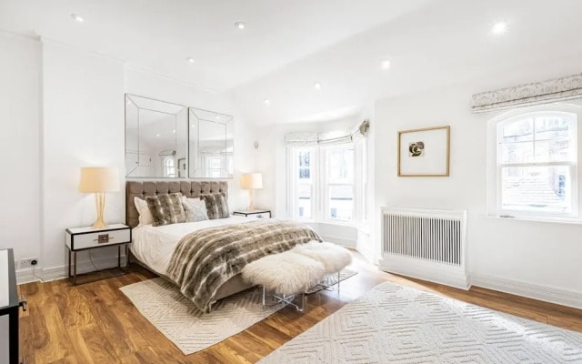 4-bed House Next To Harrods Private Parking