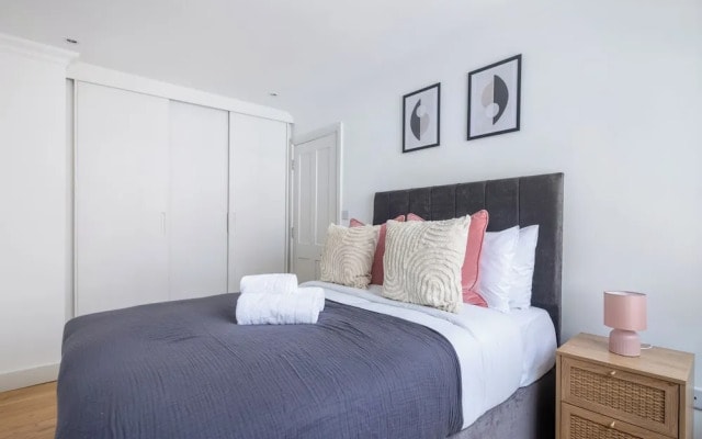 Stylish Soho 1BR Central