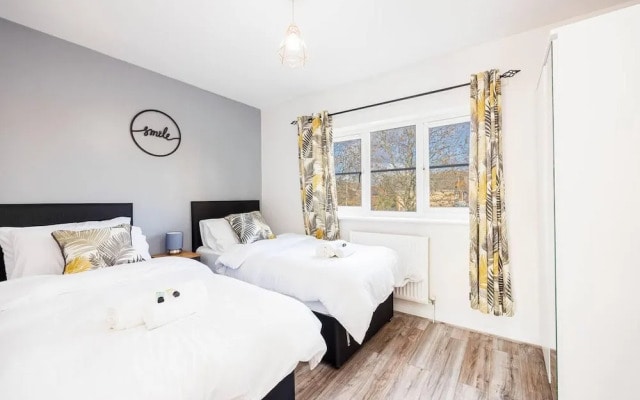 Remarkable 2- Bed House in Barking Essex